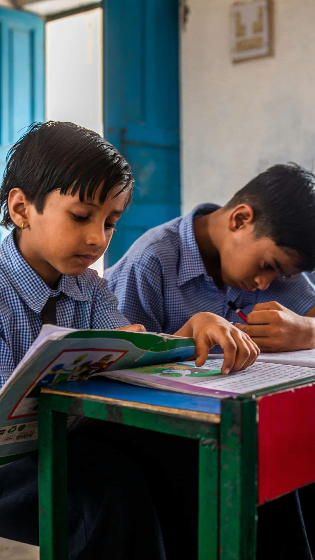 Helping Children Learn Without Fear of Mistakes Children sharing a reading activity