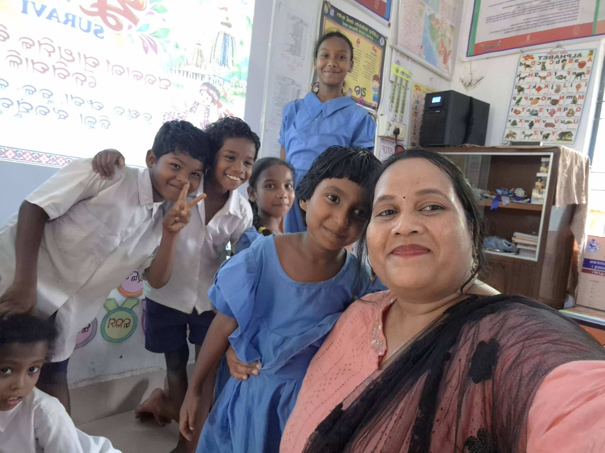 School-Level SURAVI: A Moment from My School Reena with students during school-level SURAVI